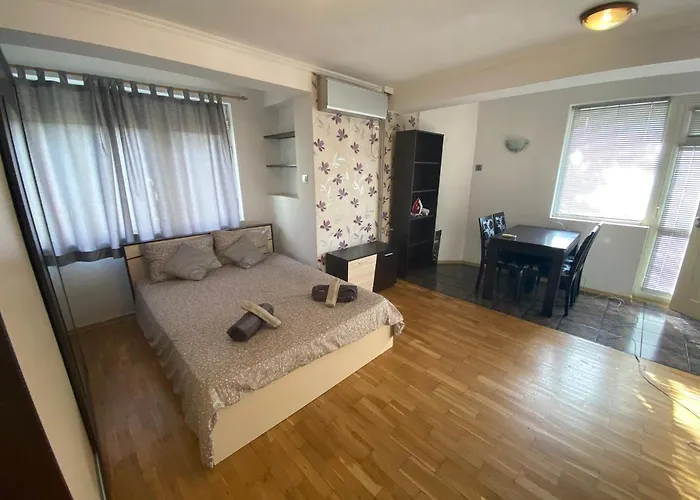 With Lovely Terrace & Free Street Parking *