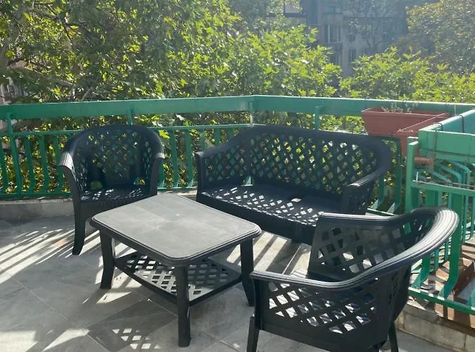 With Lovely Terrace & Free Street Parking * פלובדיב