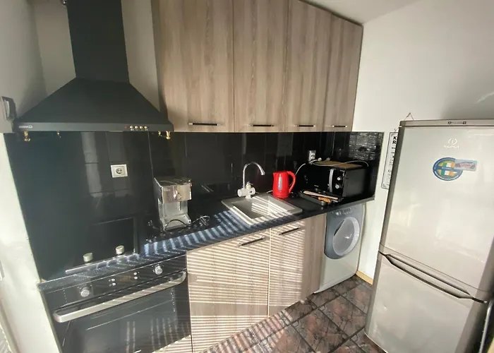 דירה With Lovely Terrace & Free Street Parking