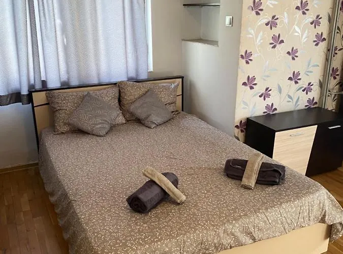 With Lovely Terrace & Free Street Parking * פלובדיב