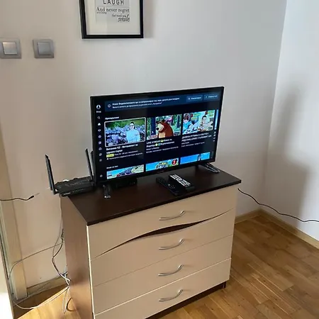 Apartment With Lovely Terrace & Free Street Parking