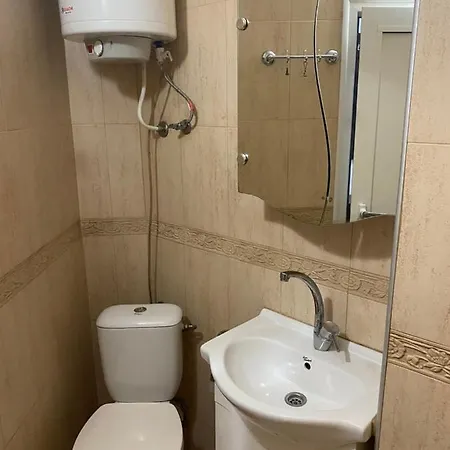 With Lovely Terrace & Free Street Parking Apartment *