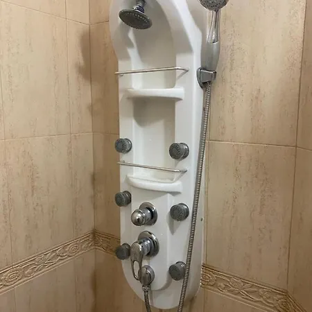 Apartment With Lovely Terrace & Free Street Parking *