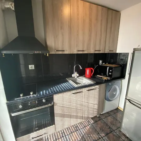 With Lovely Terrace & Free Street Parking Apartment