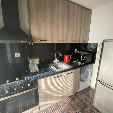 Apartment With Lovely Terrace & Free Street Parking