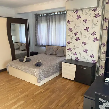 Апартаменты With Lovely Terrace & Free Street Parking *