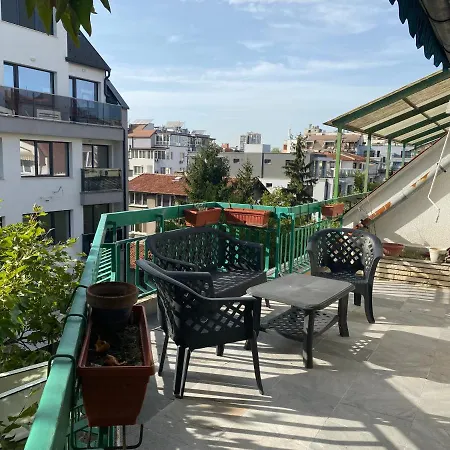 With Lovely Terrace & Free Street Parking * Пловдив